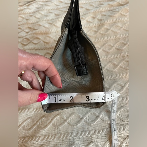 Estée Lauder Cosmetic Makeup Bag, Like New! Gray & black, Gold Zipper - Picture 5 of 12